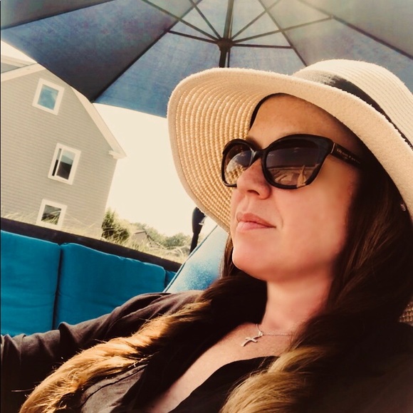 Meet your Posher, Alysia - Picture 1 of 1